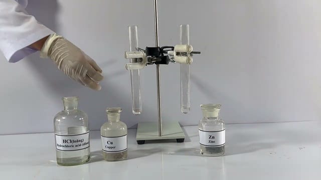 Kim loại phản ứng được với dung dịch HCl loãng là gì? Ứng dụng thực tế