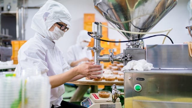 Thủy phân là phản ứng được dùng nhiều khi chế biến thực phẩm