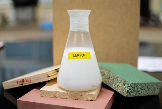 Urea-formaldehyde là chất kết dính liên kết nhiều loại vật liệu khác nhau