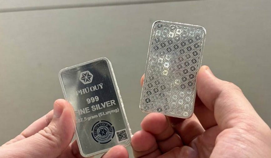 Bạc sở hữu màu trắng sáng đặc trưng