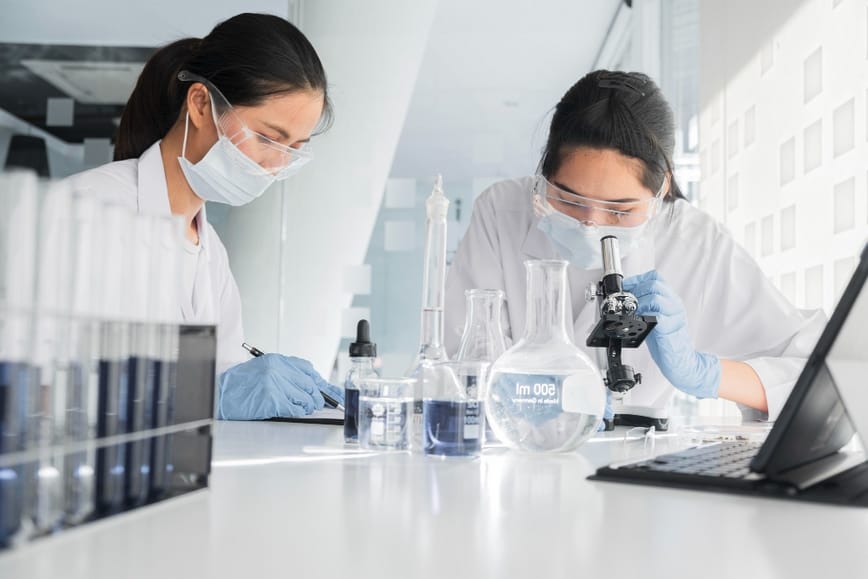 Từ vựng về hóa học trong tiếng Anh rất phong phú