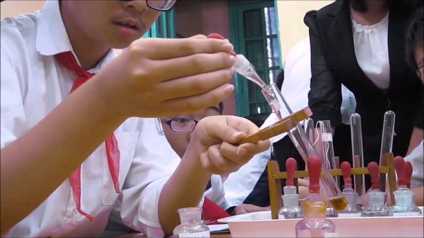 Thí nghiệm thú vị về phản ứng giữa NaOH và SO2