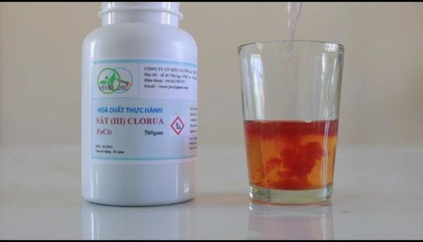 Phân tích sơ bộ các chất góp mặt trong phản ứng CH₃NH₂ + FeCl₃