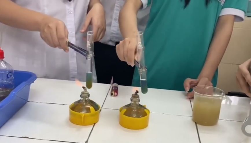 Bật mí hiện tượng quan sát được khi tiến hành thí nghiệm CH₃NH₂ + FeCl₃