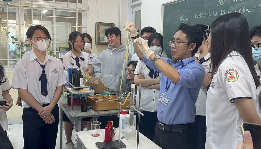 Thực hành thí nghiệm trong môi trường thông thoáng, an toàn